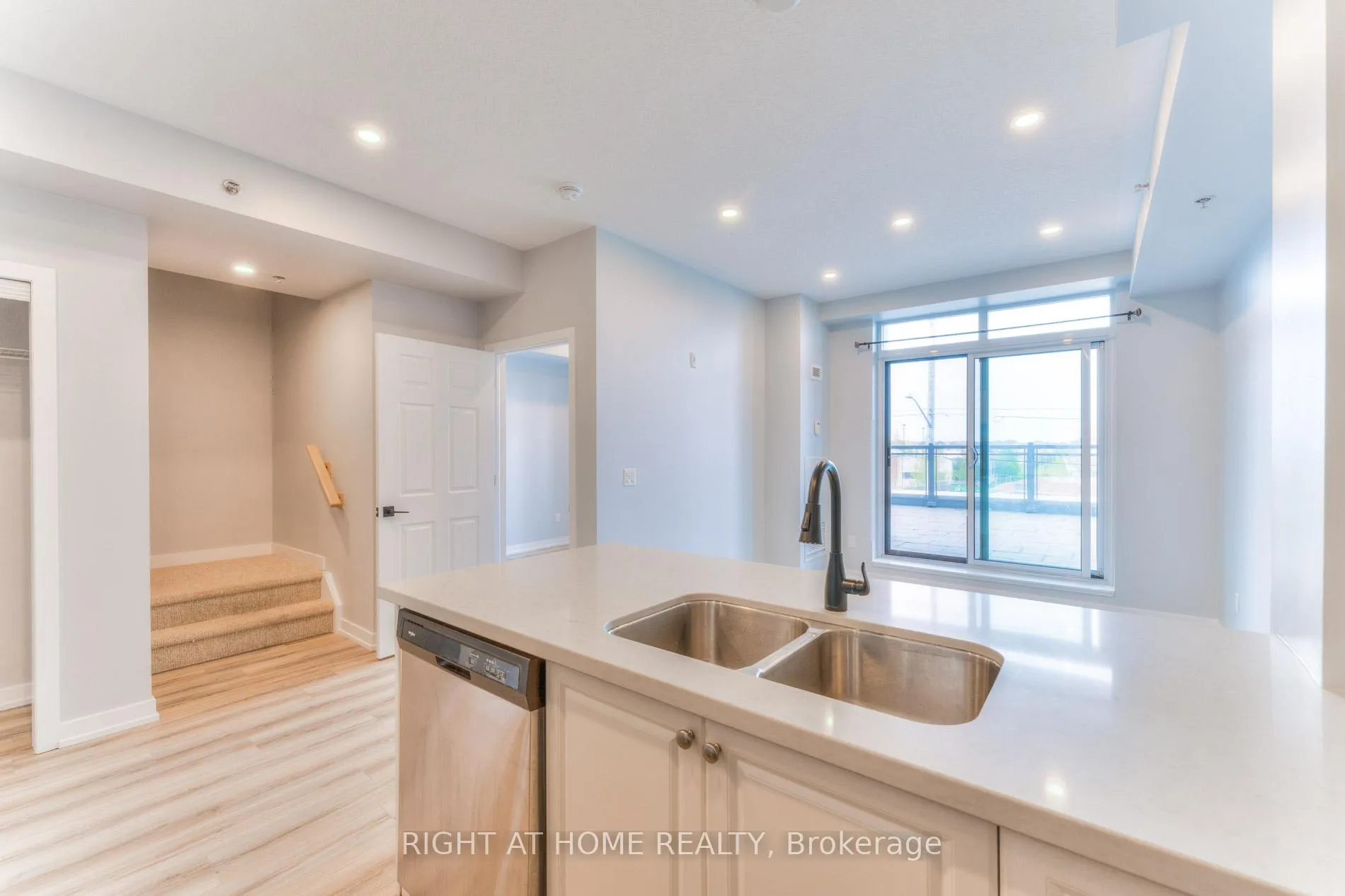 Photo 2 of Unit 320, 2486 Old Bronte Road, Oakville, Westmount — HOMEH