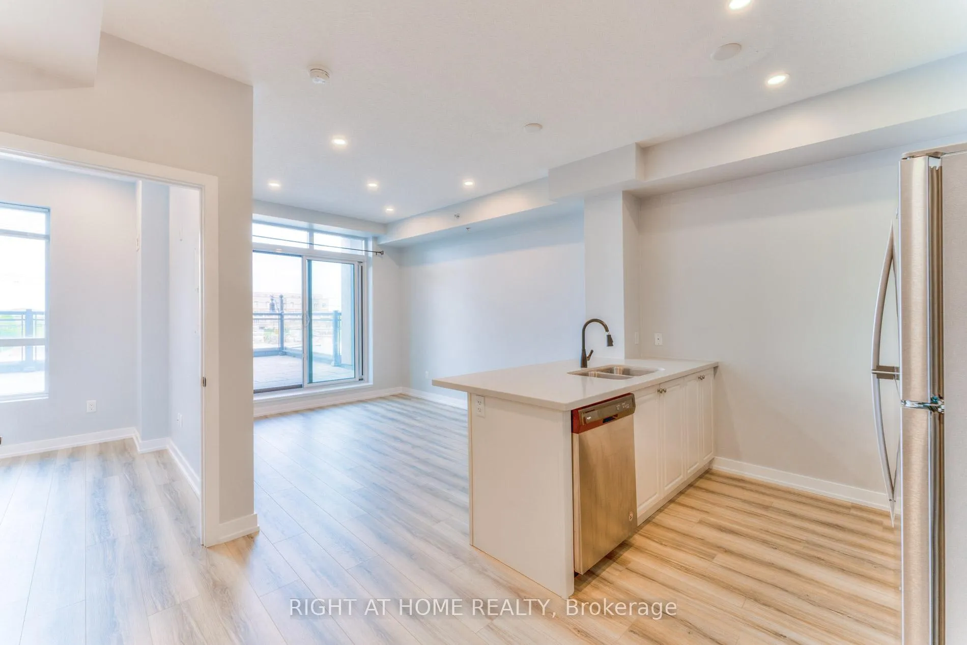 Photo 3 of Unit 320, 2486 Old Bronte Road, Oakville, Westmount — HOMEH