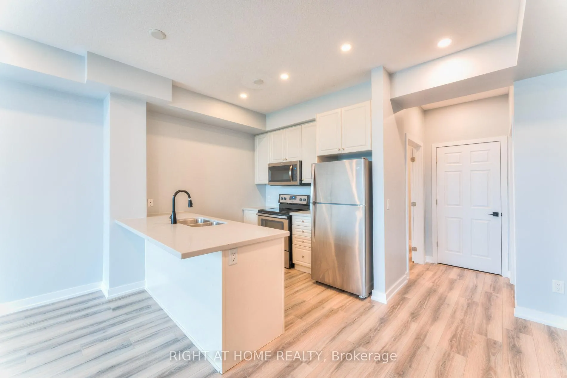 Photo 4 of Unit 320, 2486 Old Bronte Road, Oakville, Westmount — HOMEH