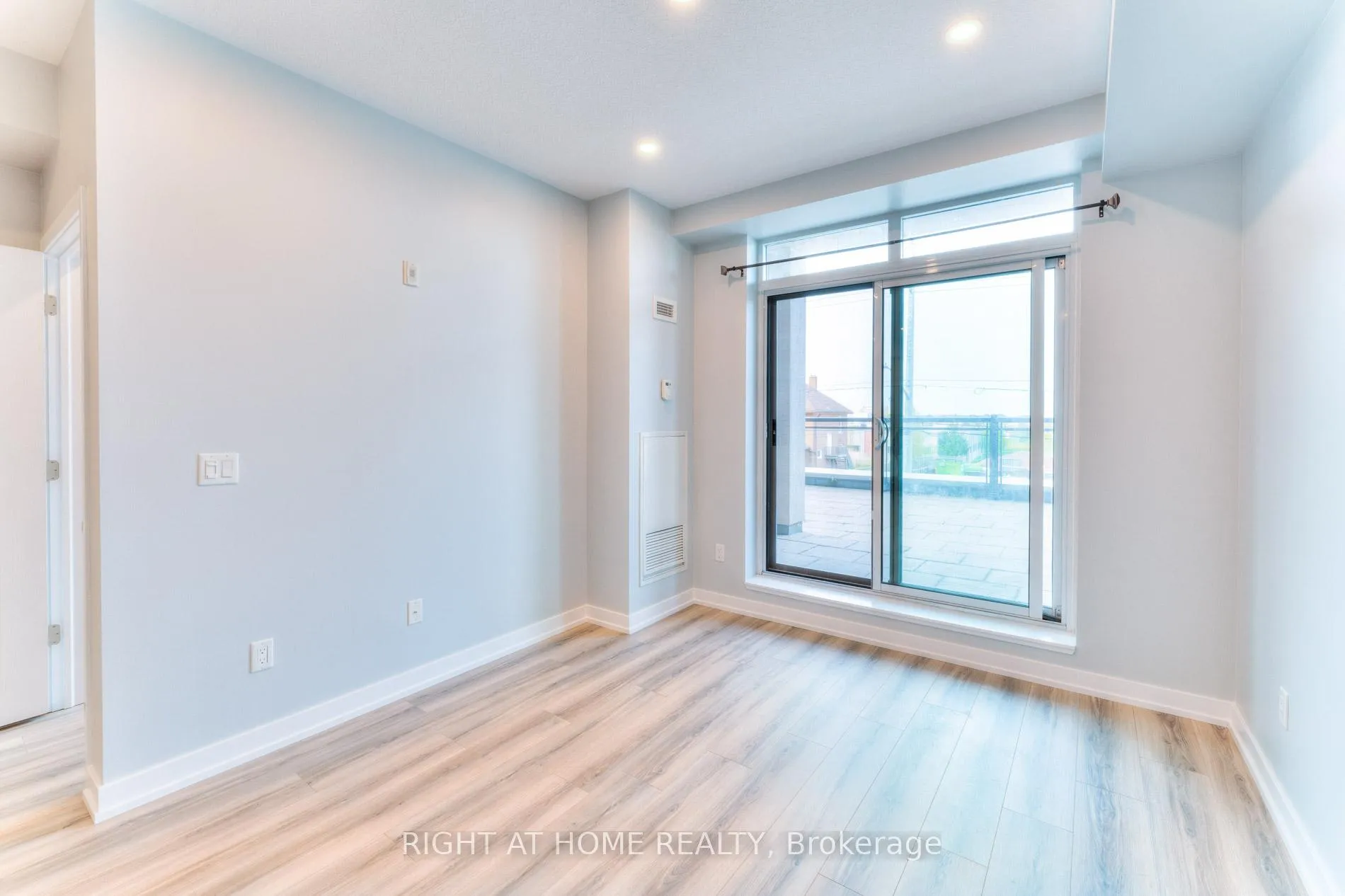 Photo 5 of Unit 320, 2486 Old Bronte Road, Oakville, Westmount — HOMEH