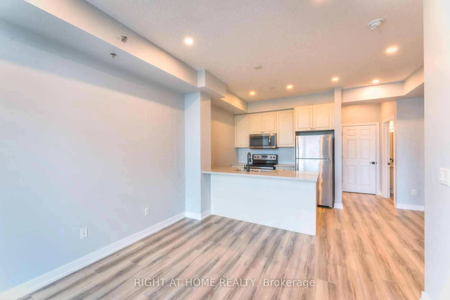Photo 6 of Unit 320, 2486 Old Bronte Road, Oakville, Westmount — HOMEH
