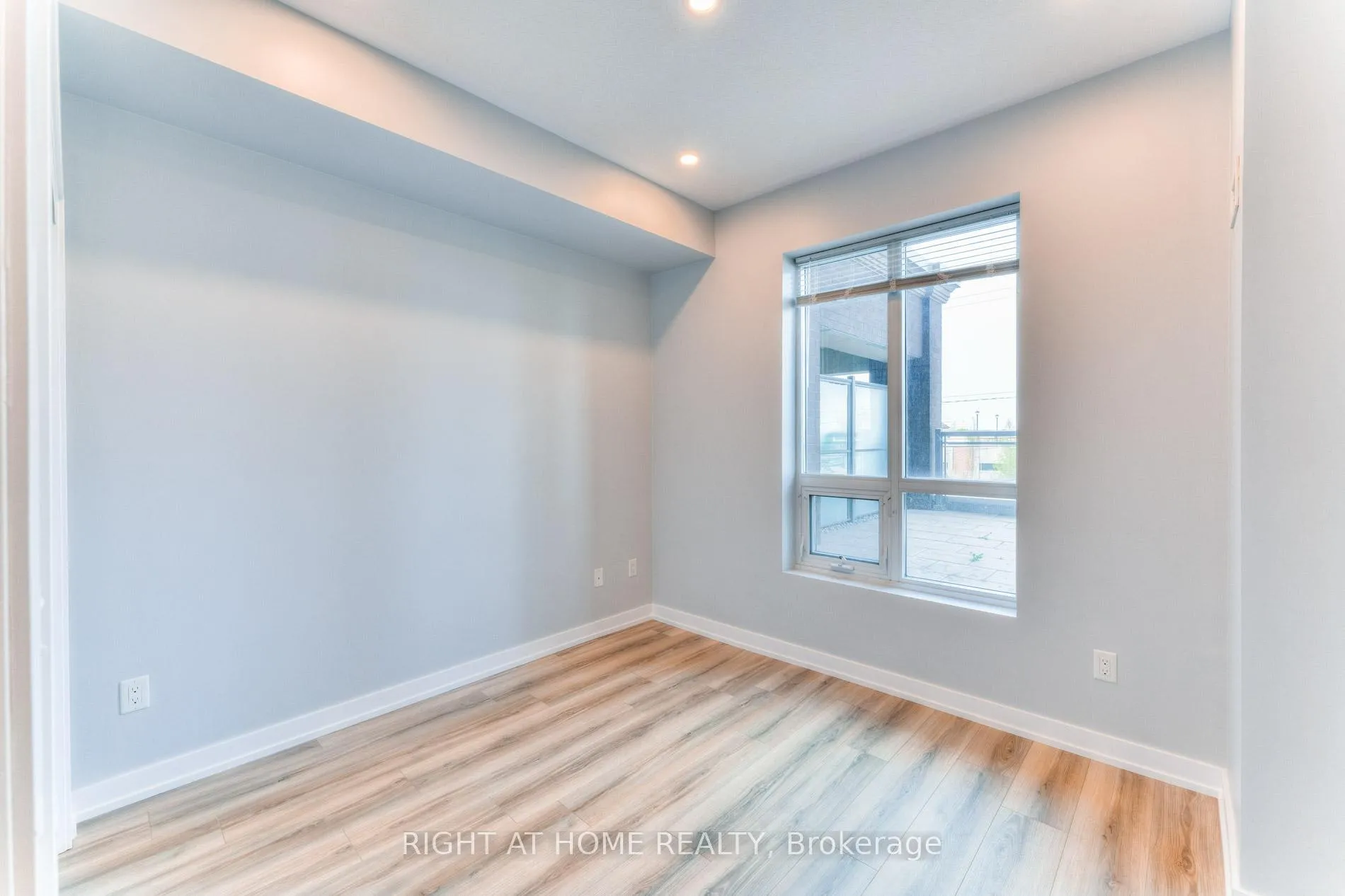 Photo 8 of Unit 320, 2486 Old Bronte Road, Oakville, Westmount — HOMEH