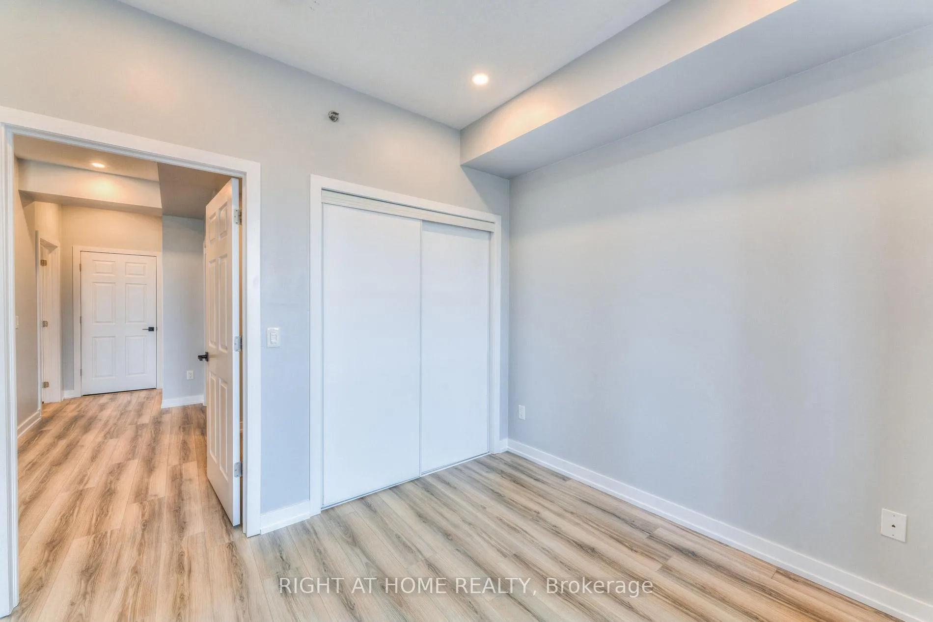 Photo 10 of Unit 320, 2486 Old Bronte Road, Oakville, Westmount — HOMEH