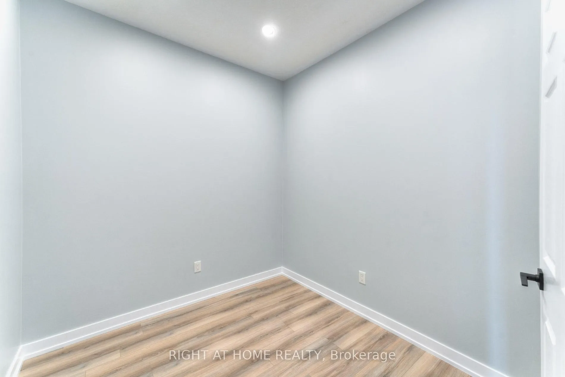 Photo 11 of Unit 320, 2486 Old Bronte Road, Oakville, Westmount — HOMEH
