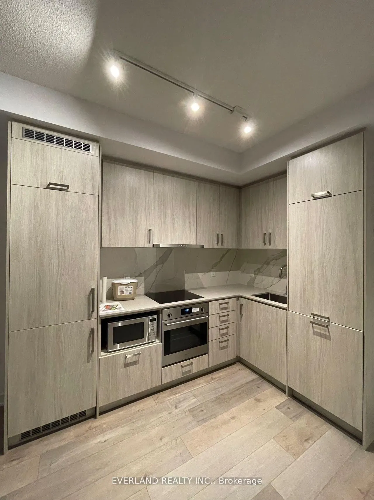 Photo 1 of Unit 1118, 60 Honeycrisp Crescent, Vaughan, Concord — HOMEH