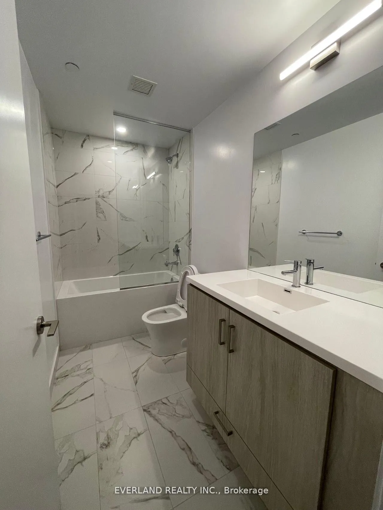Photo 4 of Unit 1118, 60 Honeycrisp Crescent, Vaughan, Concord — HOMEH
