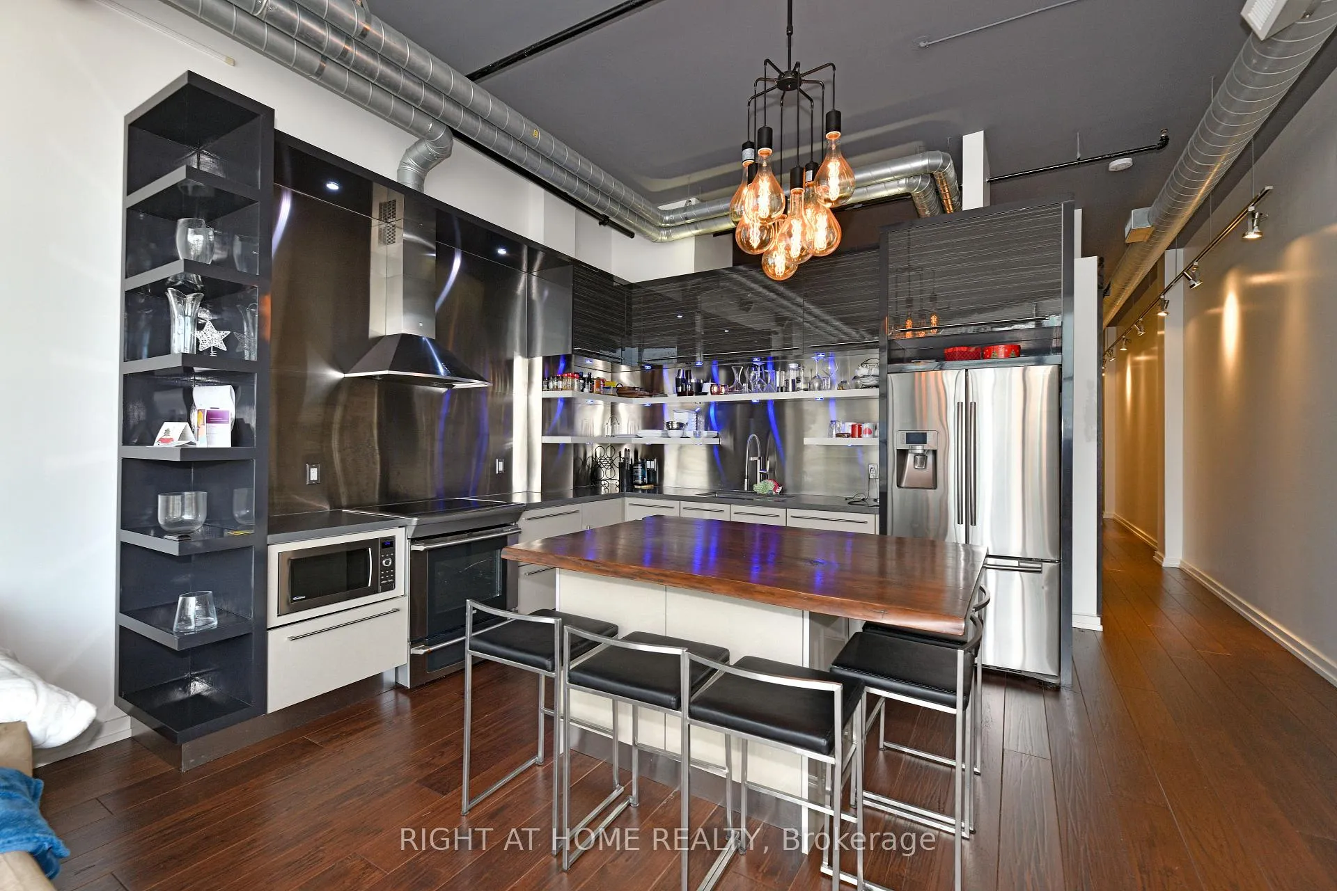 Photo 2 of Unit 708, 43 Hanna Avenue, Toronto, Niagara — HOMEH