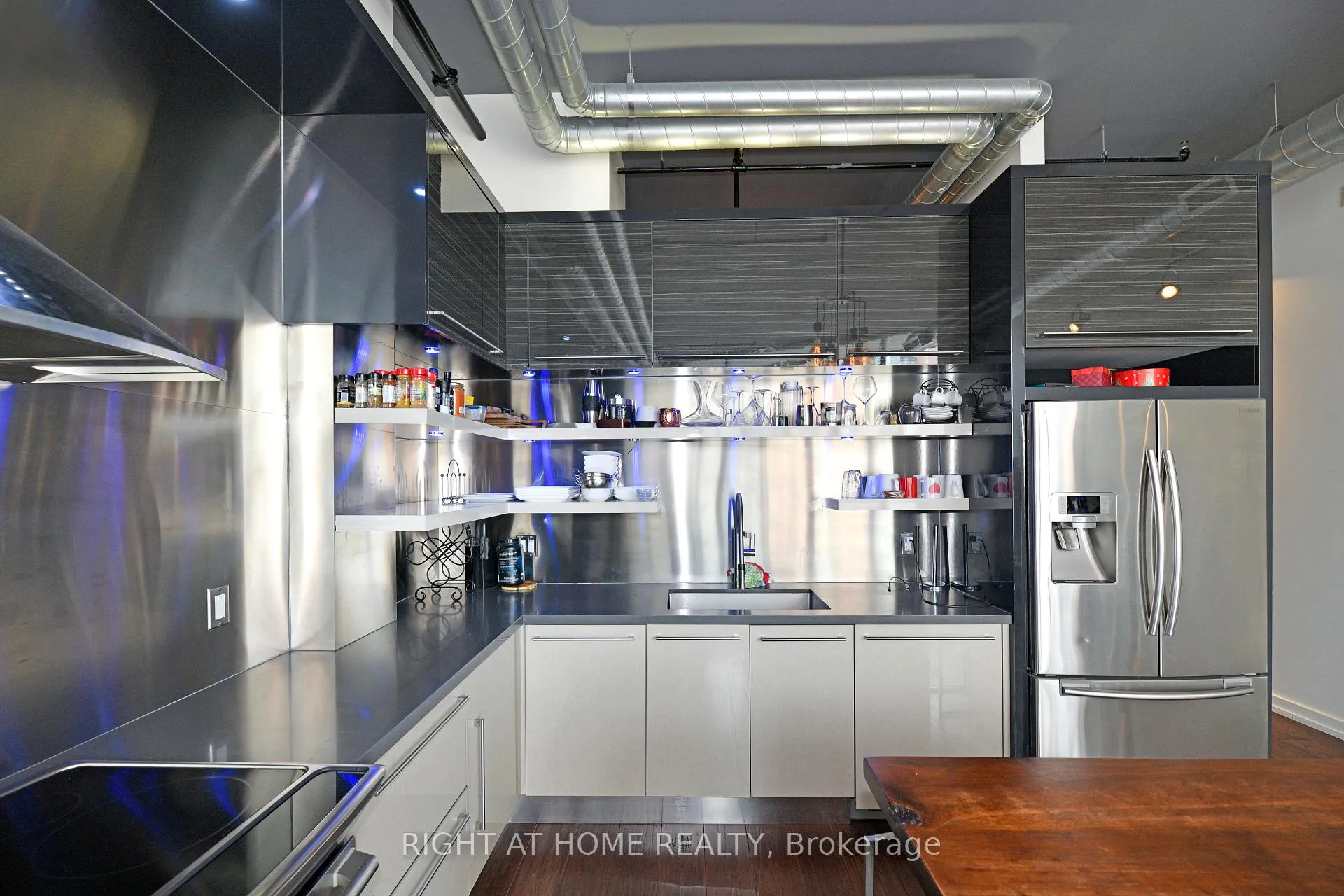 Photo 4 of Unit 708, 43 Hanna Avenue, Toronto, Niagara — HOMEH