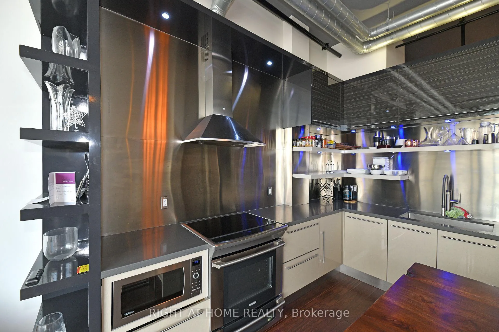 Photo 5 of Unit 708, 43 Hanna Avenue, Toronto, Niagara — HOMEH