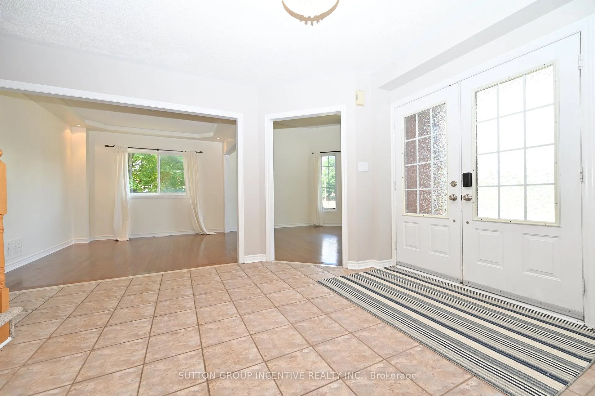 Photo 4 of 58 Bloxham Place, Barrie, Bayshore — HOMEH