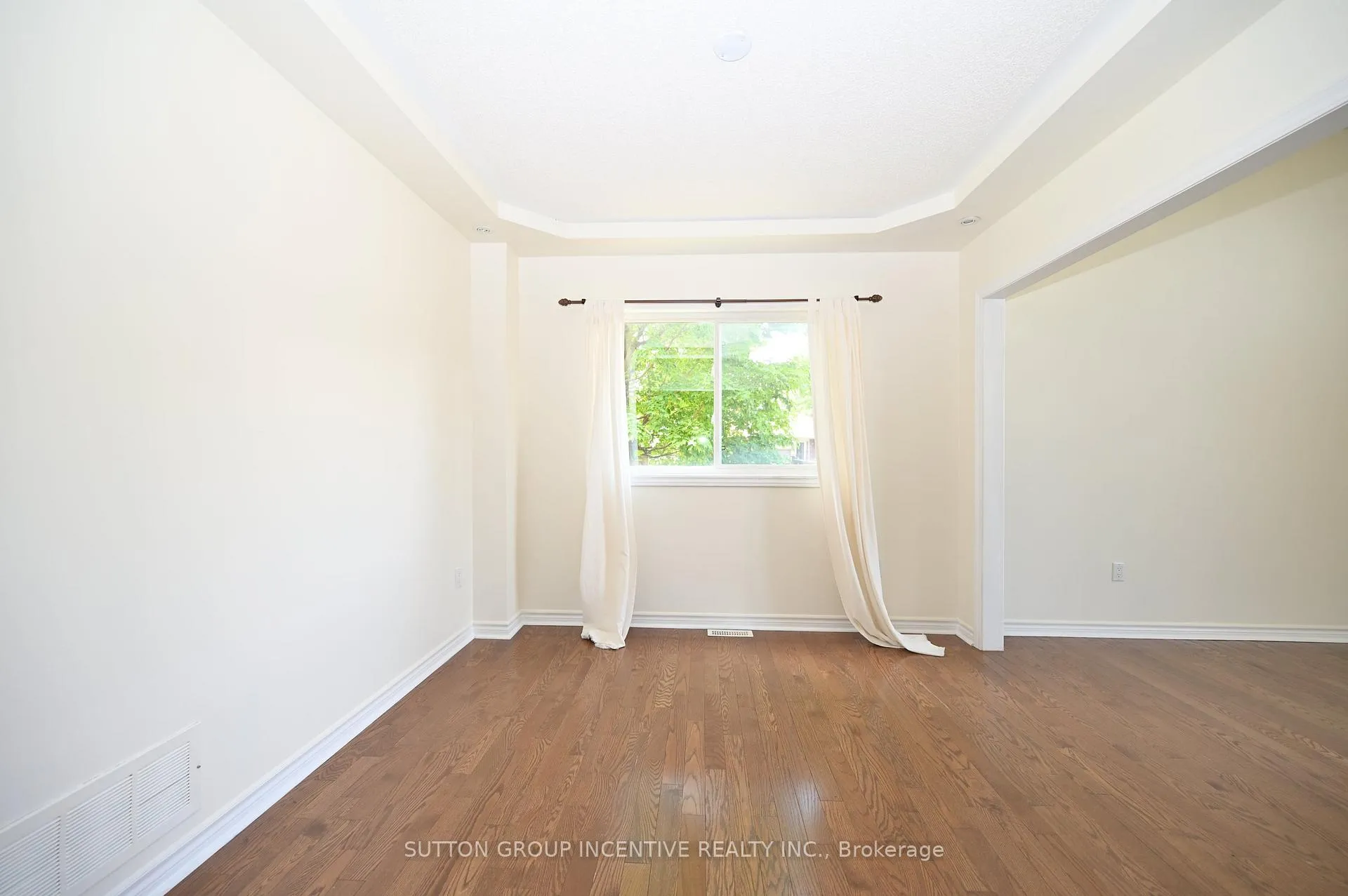 Photo 6 of 58 Bloxham Place, Barrie, Bayshore — HOMEH