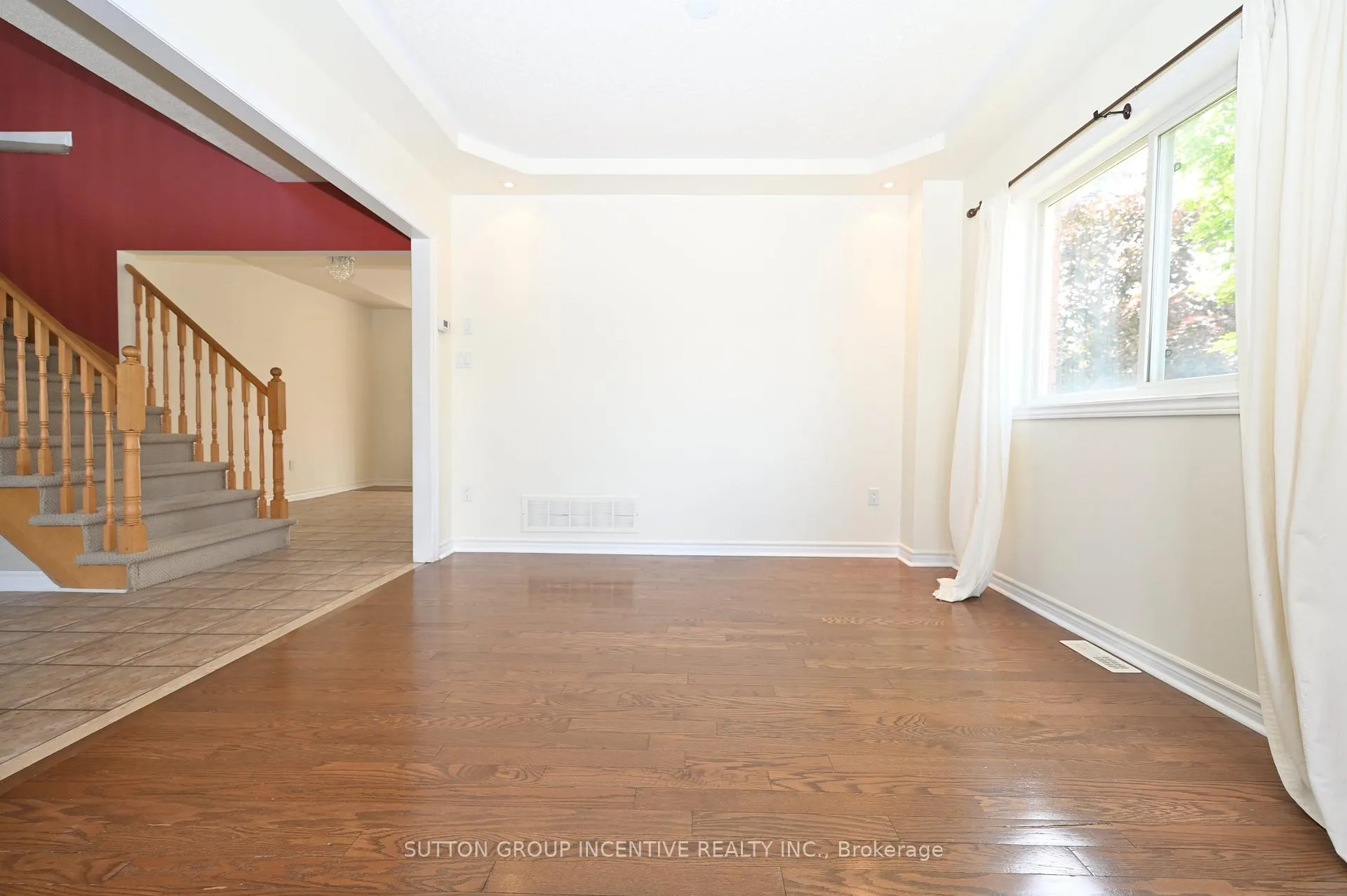 Photo 7 of 58 Bloxham Place, Barrie, Bayshore — HOMEH