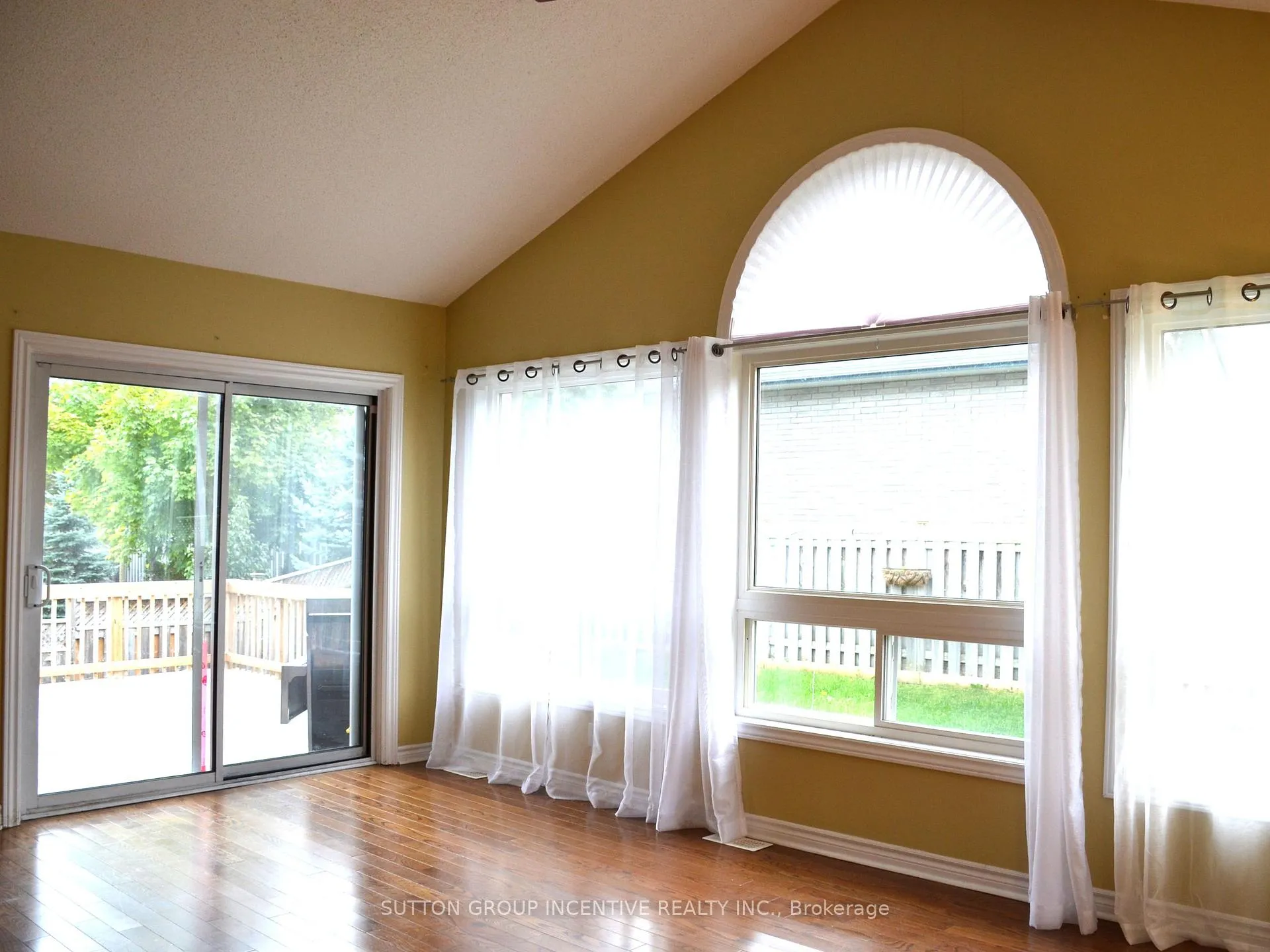 Photo 9 of 58 Bloxham Place, Barrie, Bayshore — HOMEH