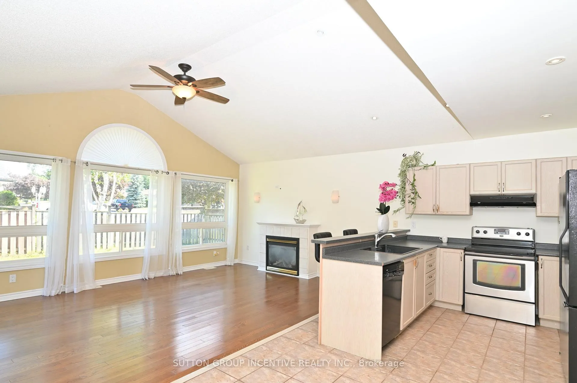 Photo 10 of 58 Bloxham Place, Barrie, Bayshore — HOMEH