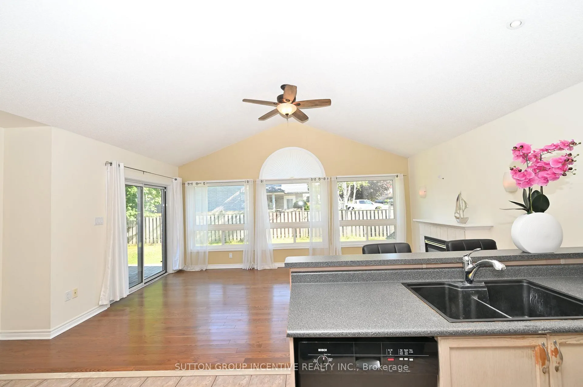 Photo 11 of 58 Bloxham Place, Barrie, Bayshore — HOMEH
