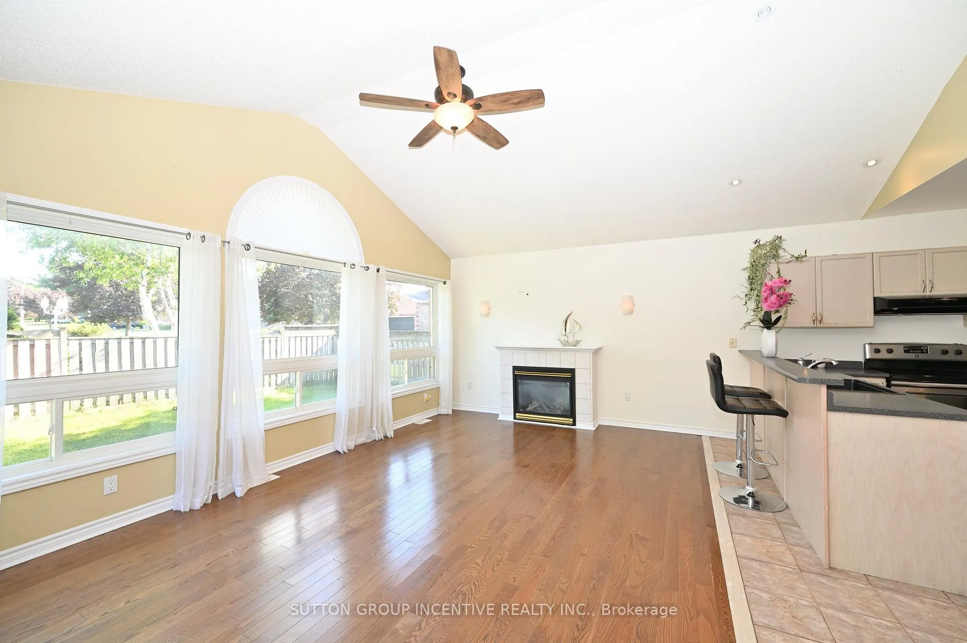 Photo 14 of 58 Bloxham Place, Barrie, Bayshore — HOMEH