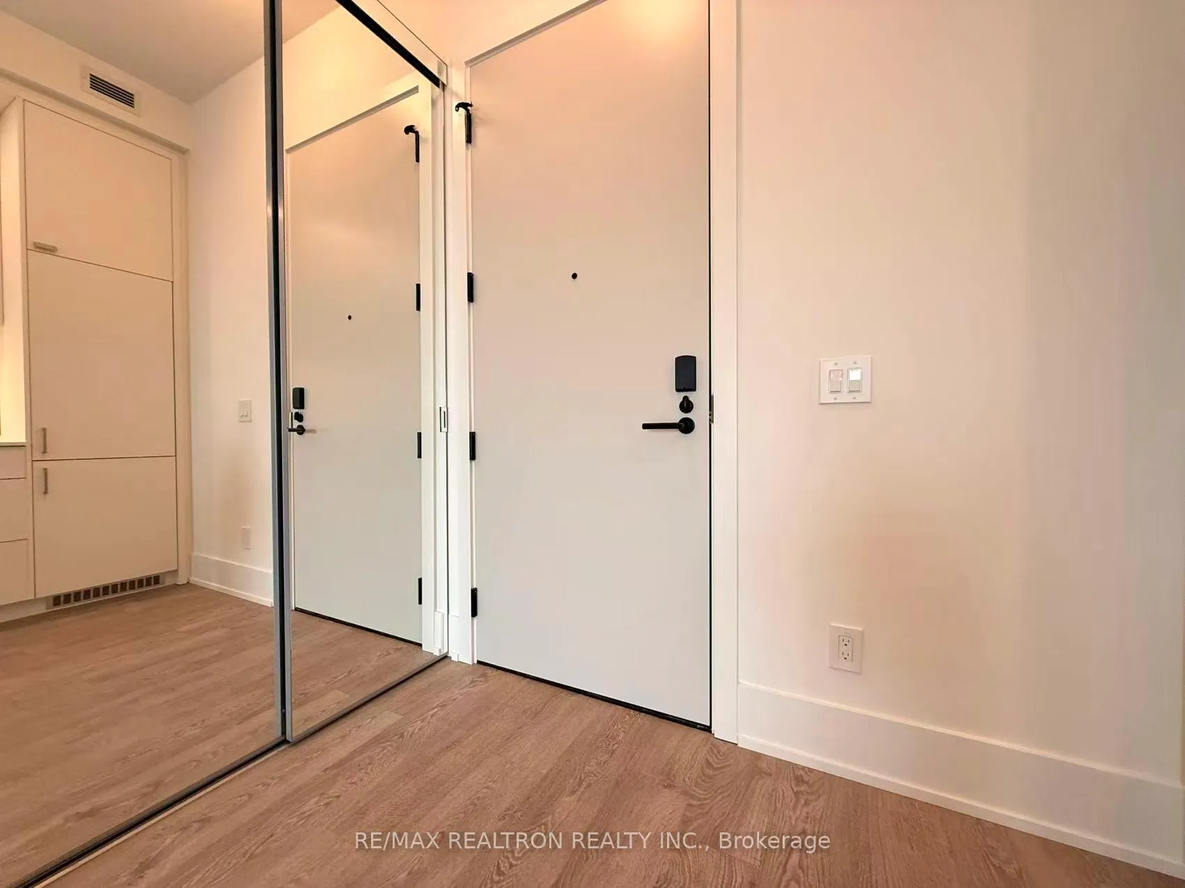 Photo 7 of Unit 407, 115 Denison Avenue, Toronto, Kensington-Chinatown — HOMEH