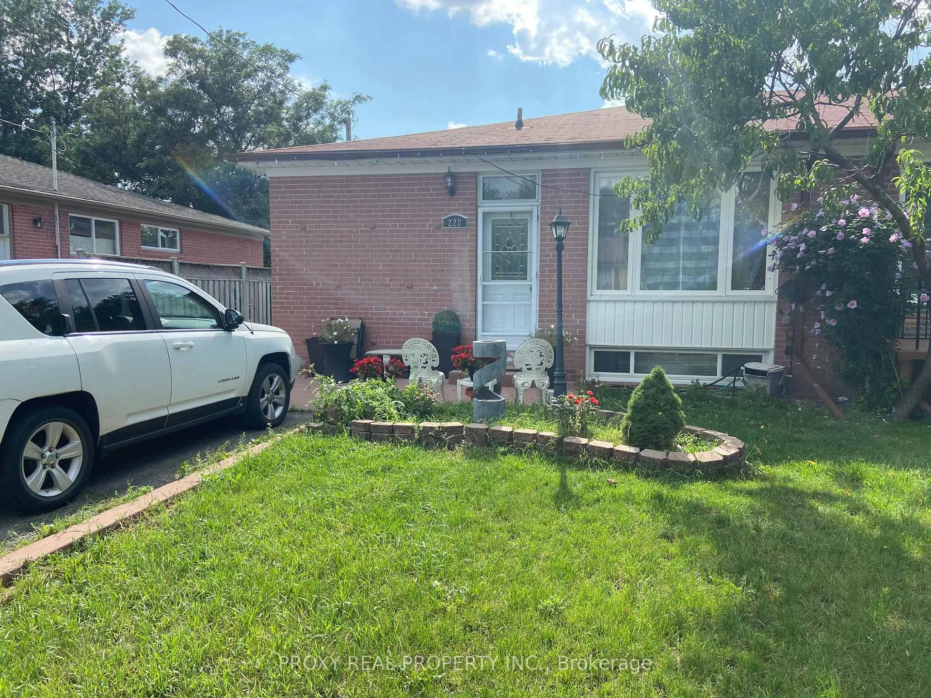 Photo 2 of 228 Anzac ( Lower Level) Road, Richmond Hill, Crosby — HOMEH