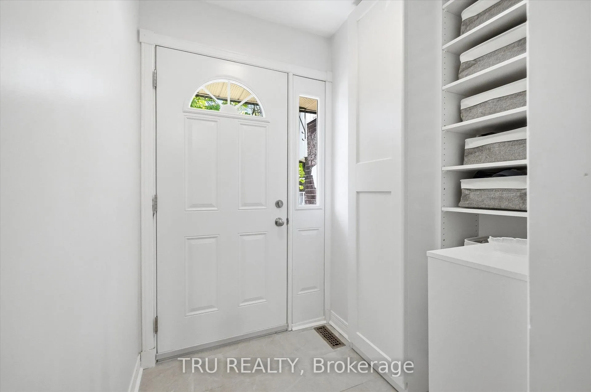 Photo 2 of Unit 13, 3301 Mccarthy Road, Ottawa, Hunt Club/Western Community — HOMEH