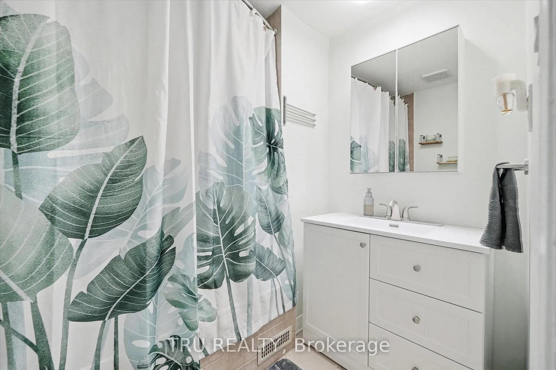 Photo 17 of Unit 13, 3301 Mccarthy Road, Ottawa, Hunt Club/Western Community — HOMEH