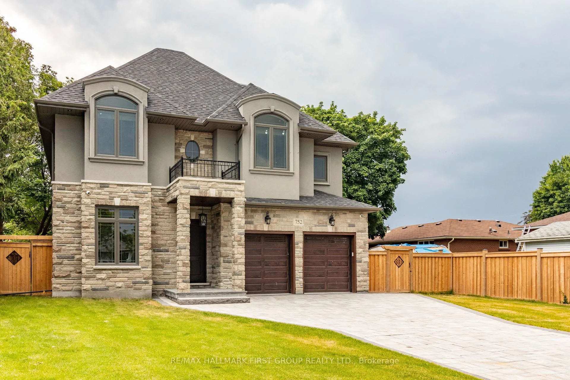 Photo of 752 Hillview Crescent