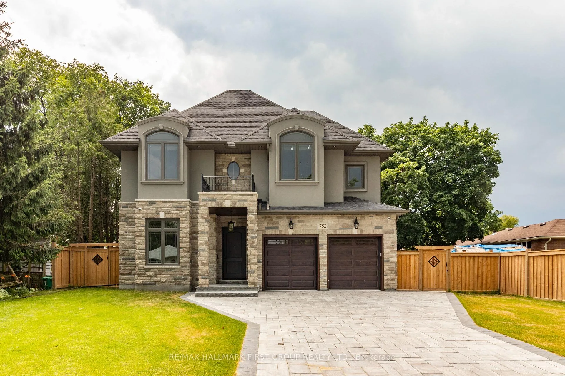 Photo 2 of 752 Hillview Crescent, Pickering, West Shore — HOMEH