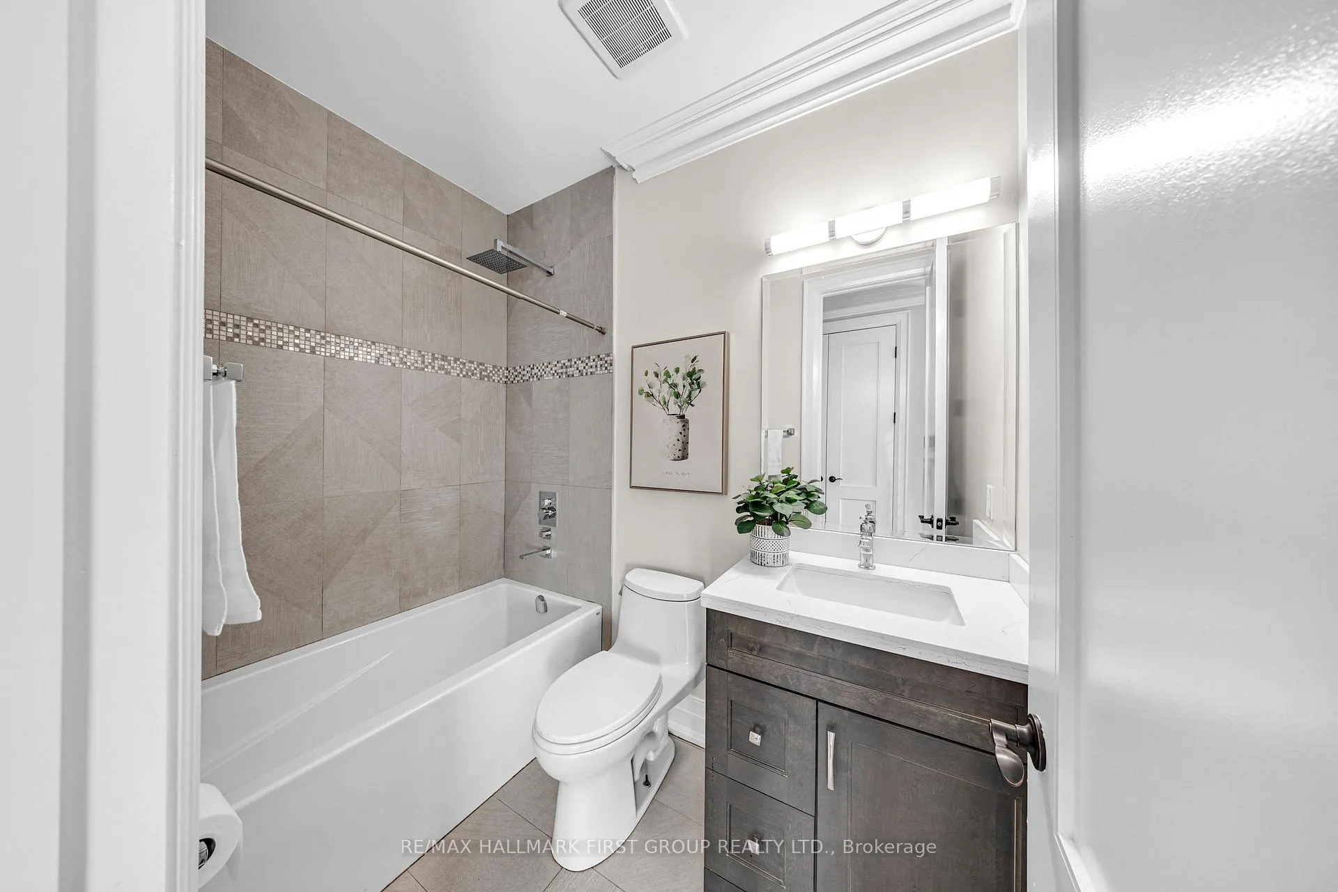 Photo 25 of 752 Hillview Crescent, Pickering, West Shore — HOMEH