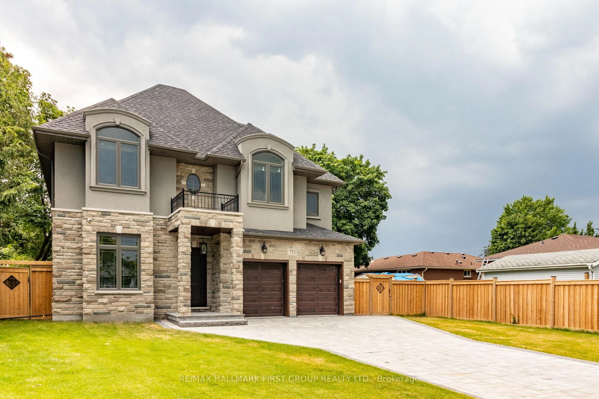 Photo 3 of 752 Hillview Crescent, Pickering, West Shore — HOMEH