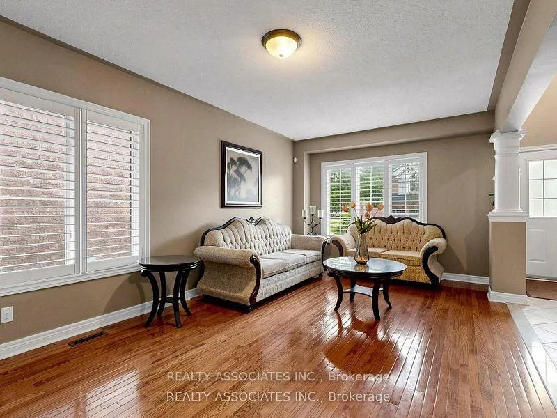 Photo 4 of 44 Shining Willow Crescent, Brampton, Bram East — HOMEH
