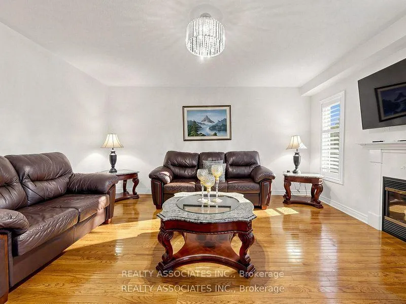 Photo 7 of 44 Shining Willow Crescent, Brampton, Bram East — HOMEH