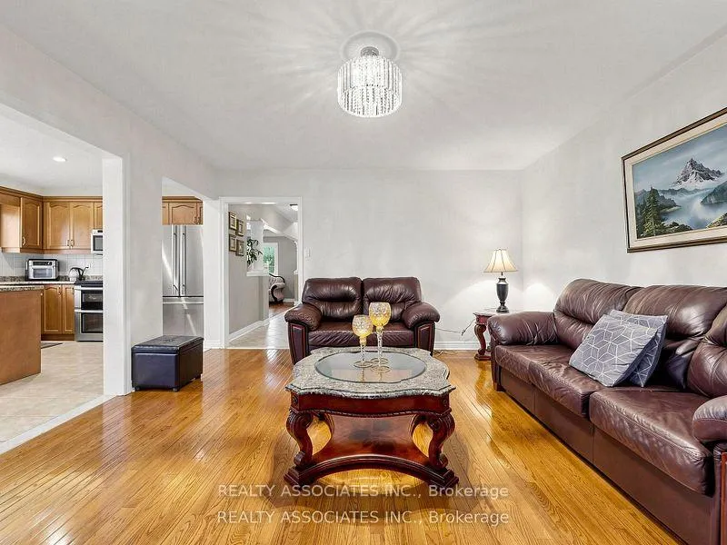 Photo 8 of 44 Shining Willow Crescent, Brampton, Bram East — HOMEH