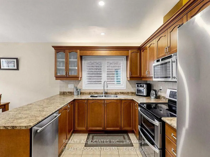 Photo 11 of 44 Shining Willow Crescent, Brampton, Bram East — HOMEH