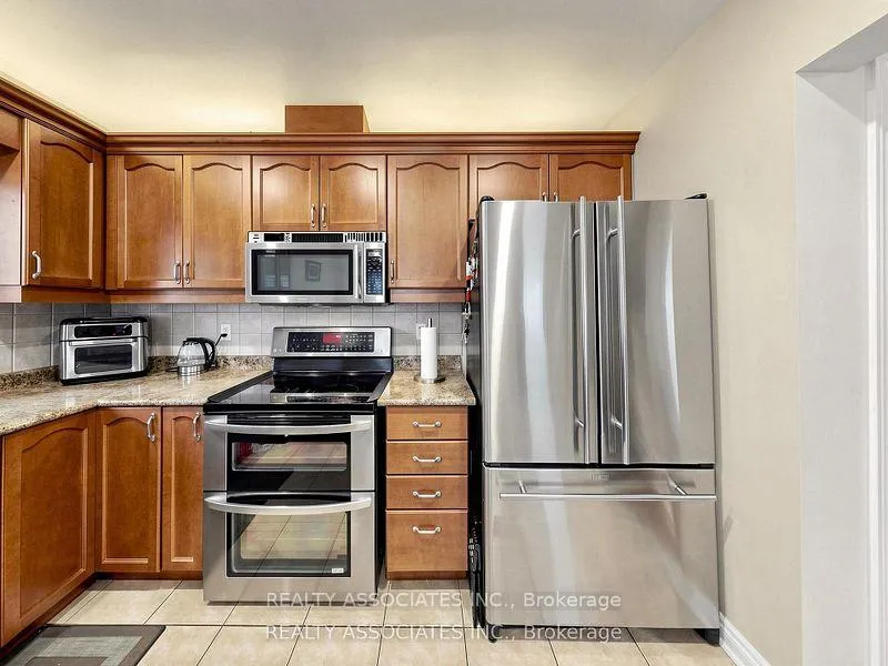 Photo 12 of 44 Shining Willow Crescent, Brampton, Bram East — HOMEH