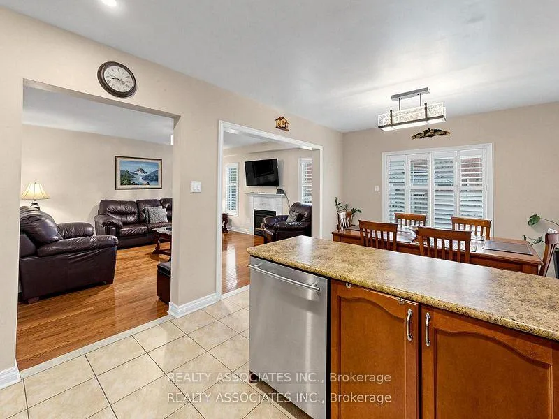 Photo 13 of 44 Shining Willow Crescent, Brampton, Bram East — HOMEH