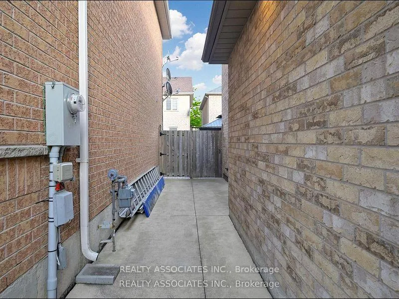 Photo 48 of 44 Shining Willow Crescent, Brampton, Bram East — HOMEH