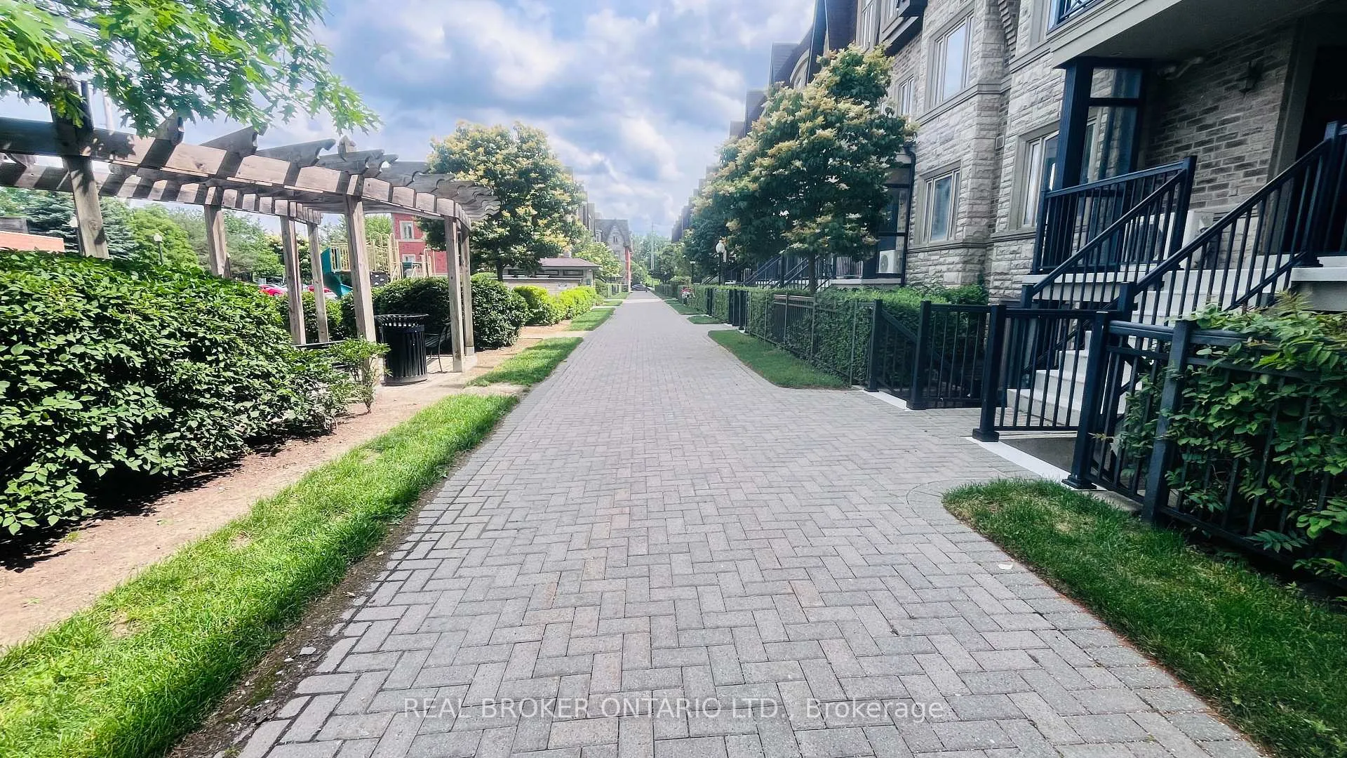 Photo 3 of Unit 214, 320 John Street, Markham, Aileen-Willowbrook — HOMEH