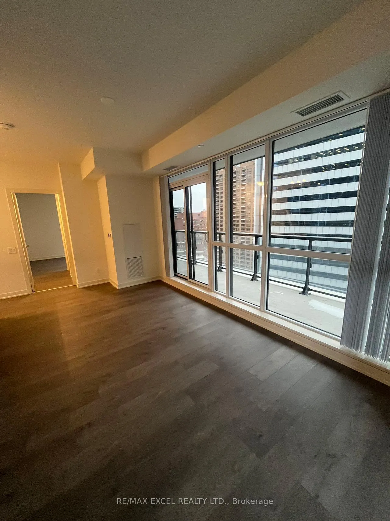 Photo 3 of Unit 1617, 4955 Yonge Street, North York, Willowdale East — HOMEH