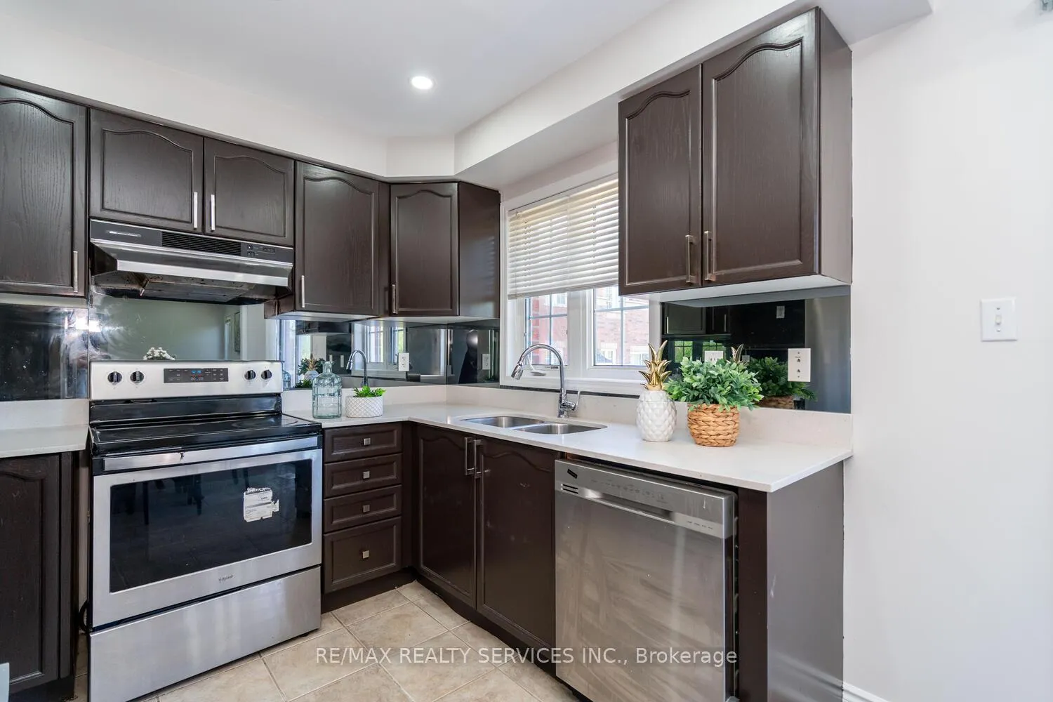 Photo 19 of 85 Williamson Drive, Brampton, Fletcher's Meadow — HOMEH