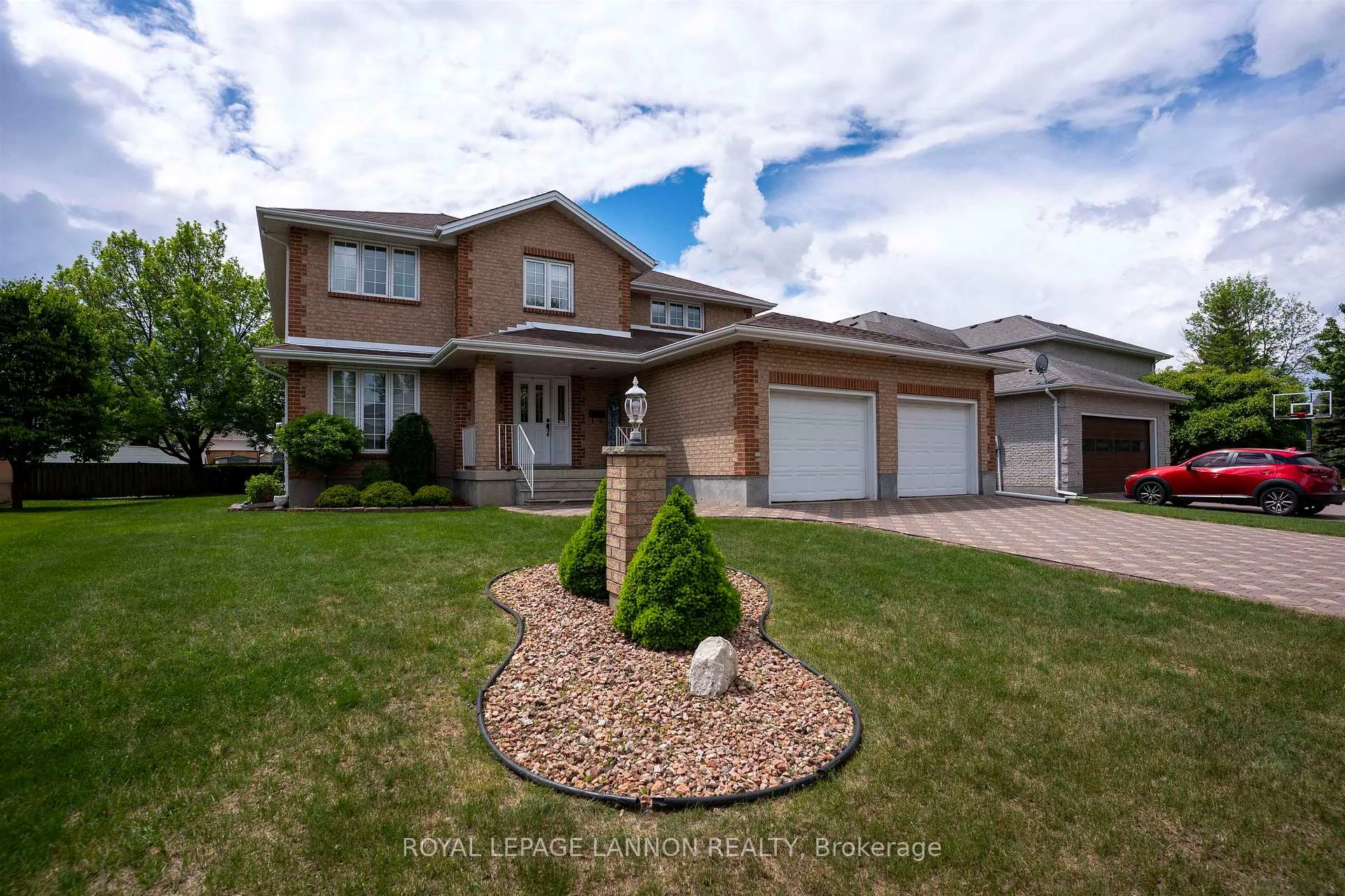 Photo 2 of 205 Kusznier Crescent, Thunder Bay, River Terrace — HOMEH