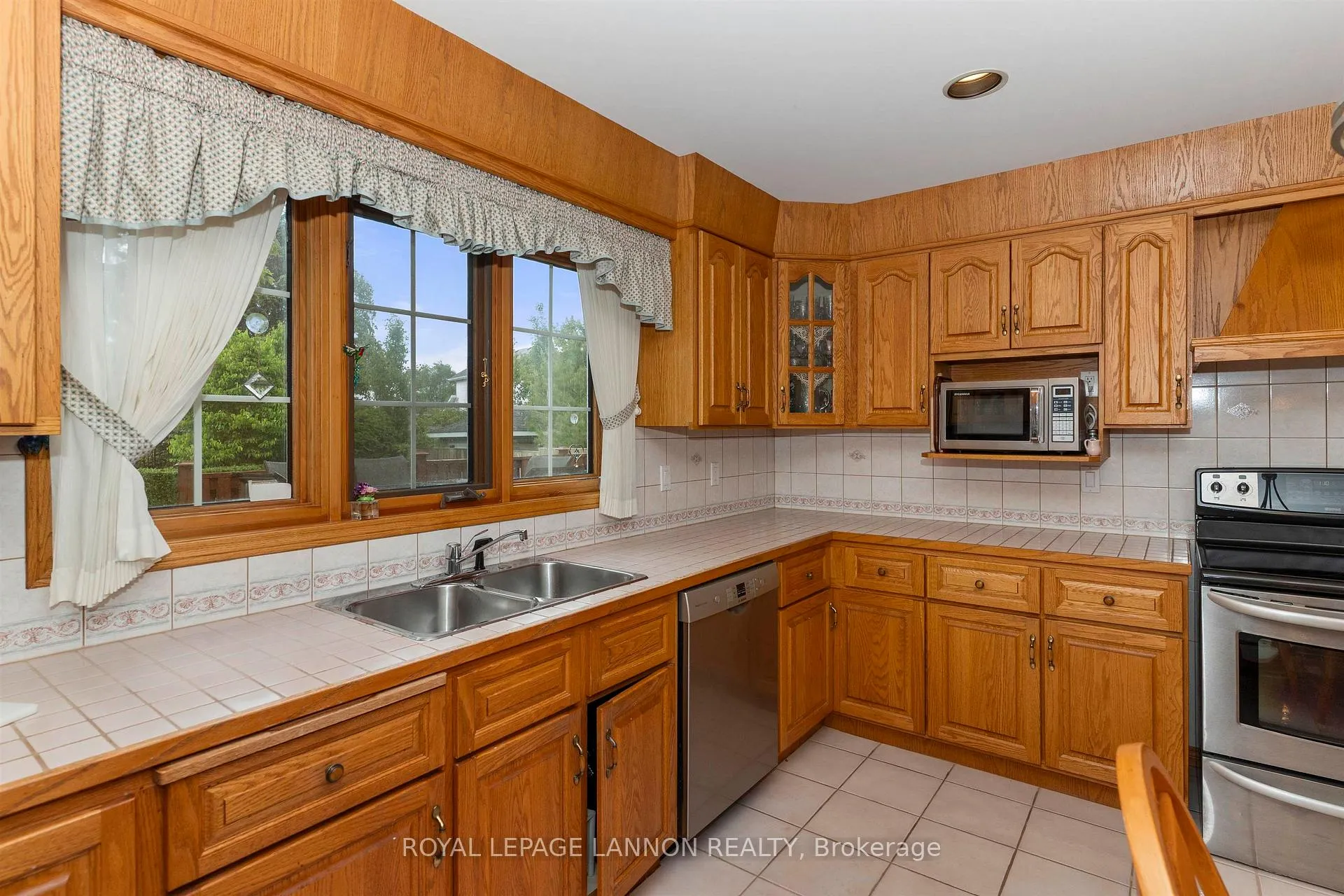 Photo 10 of 205 Kusznier Crescent, Thunder Bay, River Terrace — HOMEH