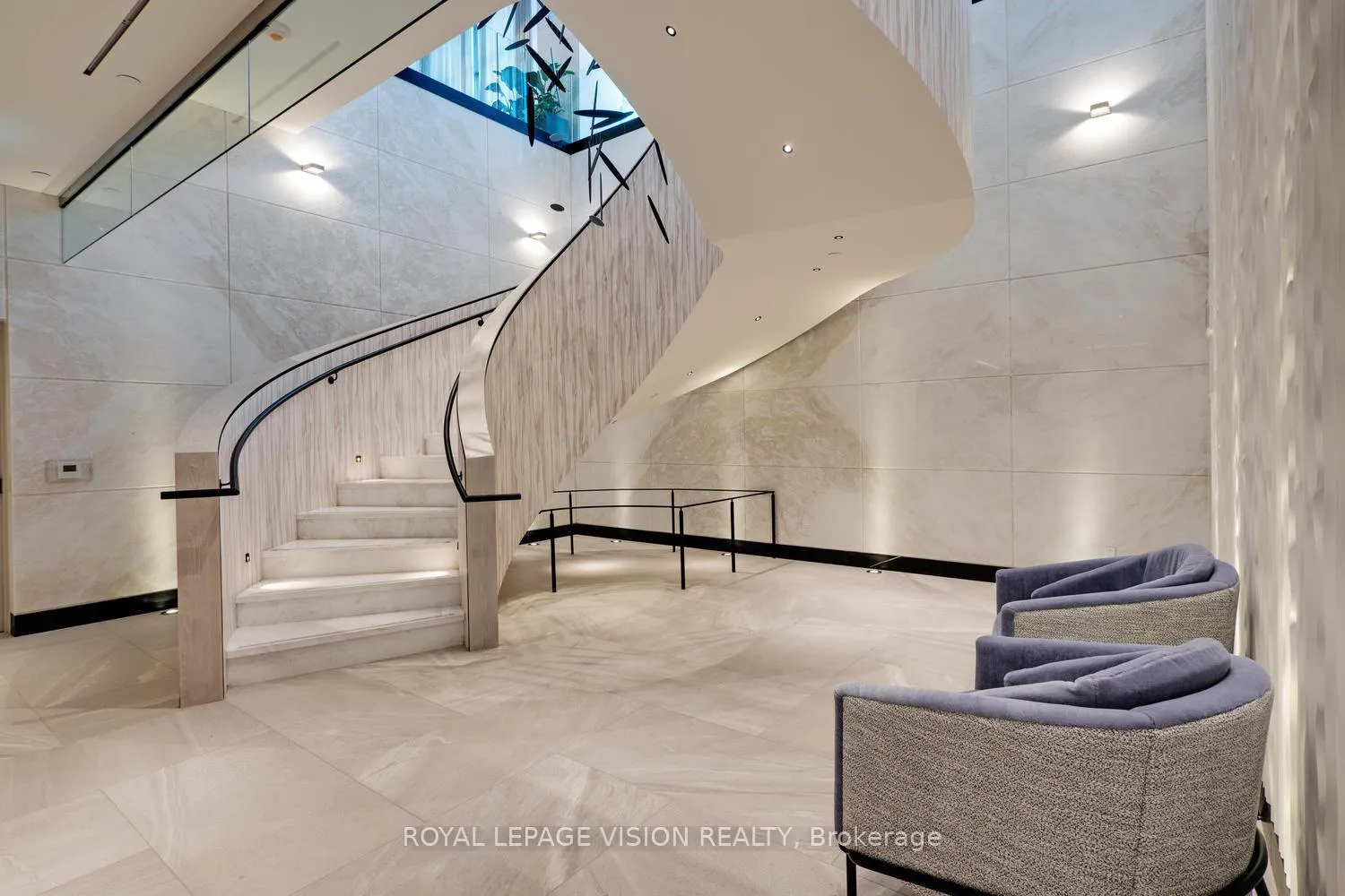 Photo 4 of Unit 302, 1 Edgewater Drive, Toronto, Waterfront Communities — HOMEH