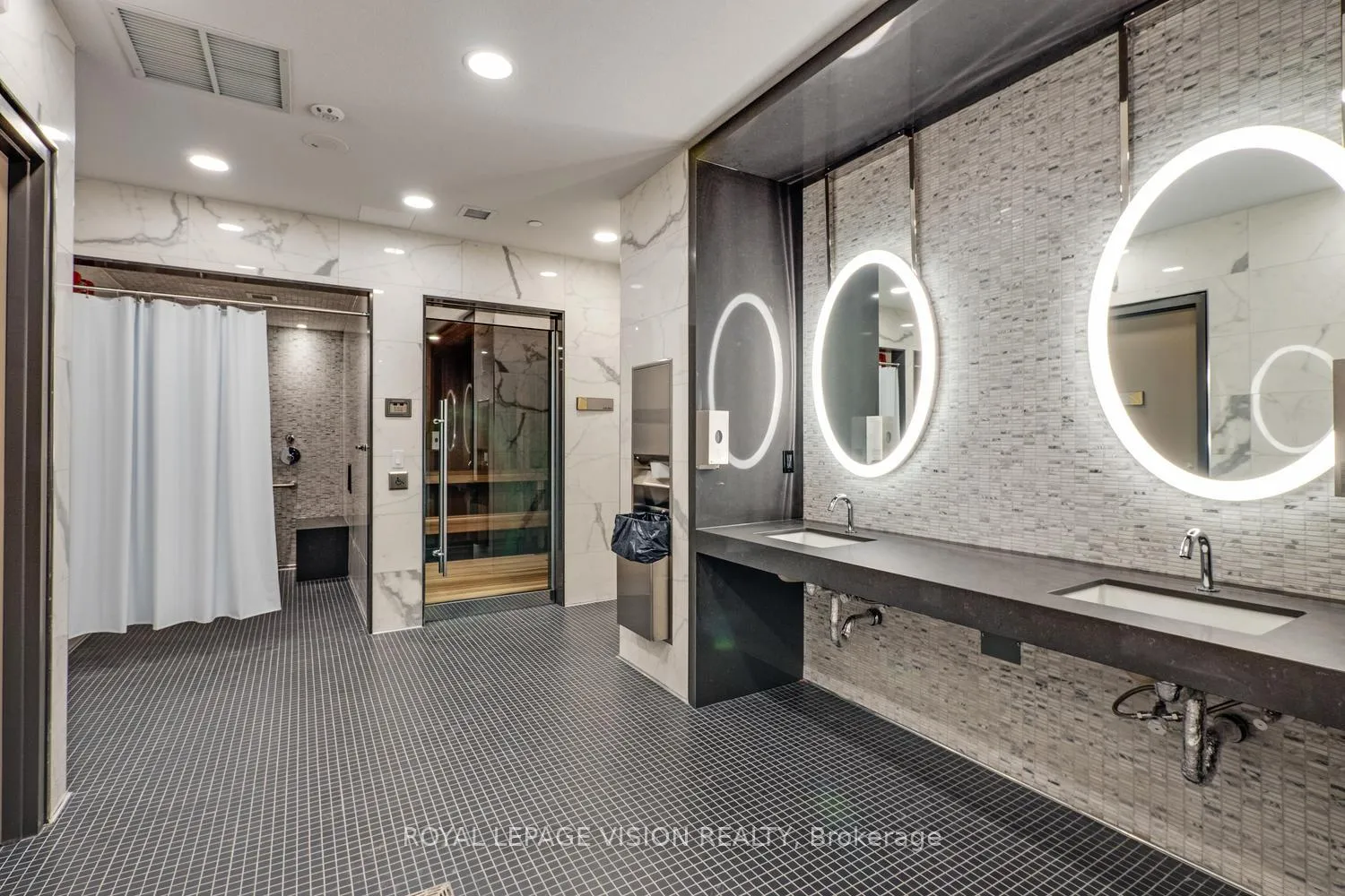 Photo 8 of Unit 302, 1 Edgewater Drive, Toronto, Waterfront Communities — HOMEH