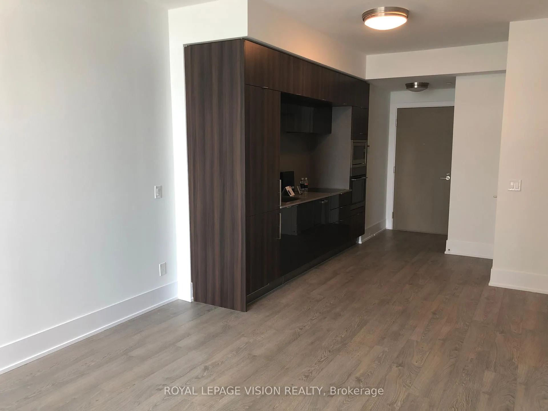 Photo 10 of Unit 302, 1 Edgewater Drive, Toronto, Waterfront Communities — HOMEH
