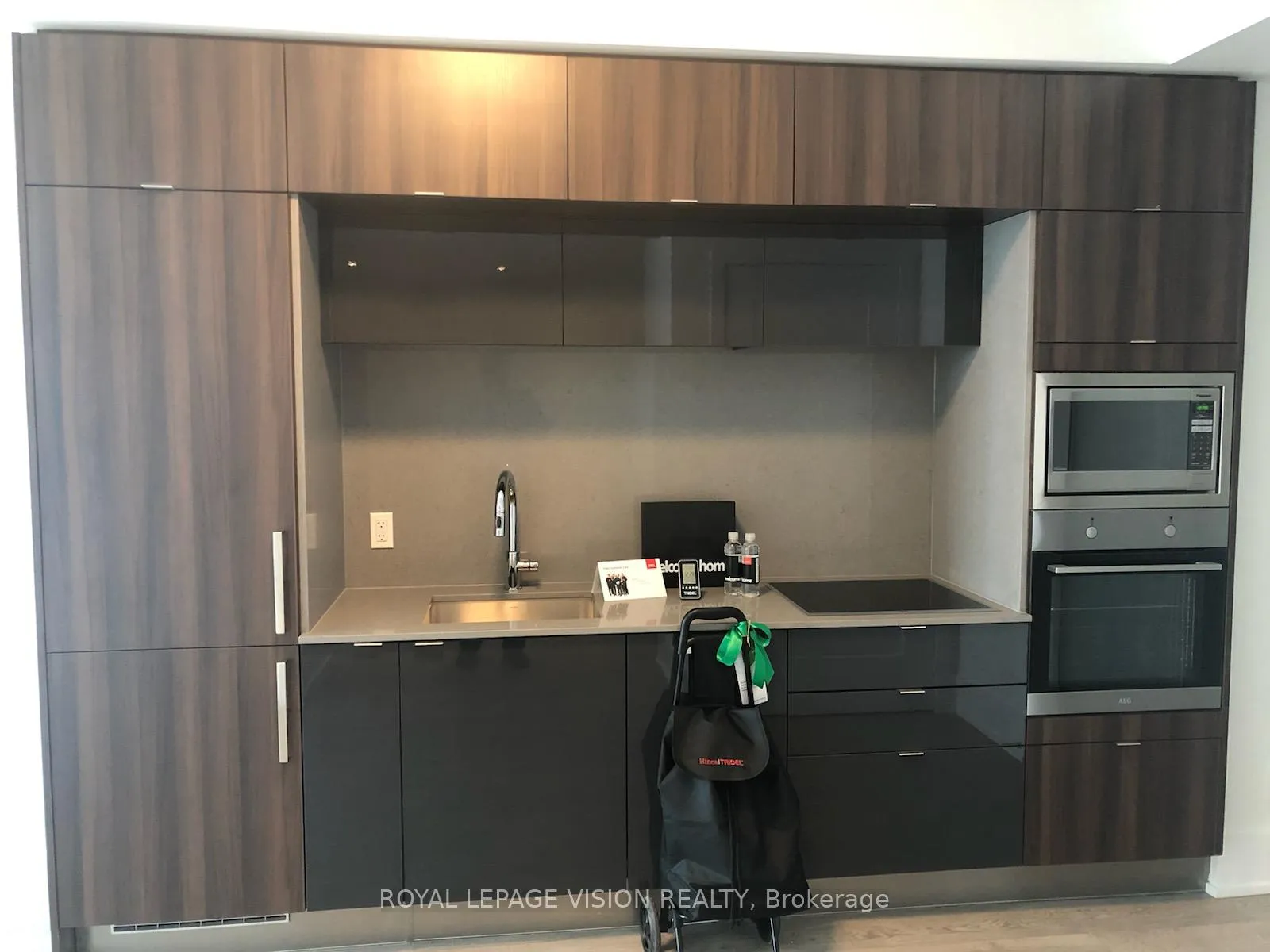 Photo 11 of Unit 302, 1 Edgewater Drive, Toronto, Waterfront Communities — HOMEH