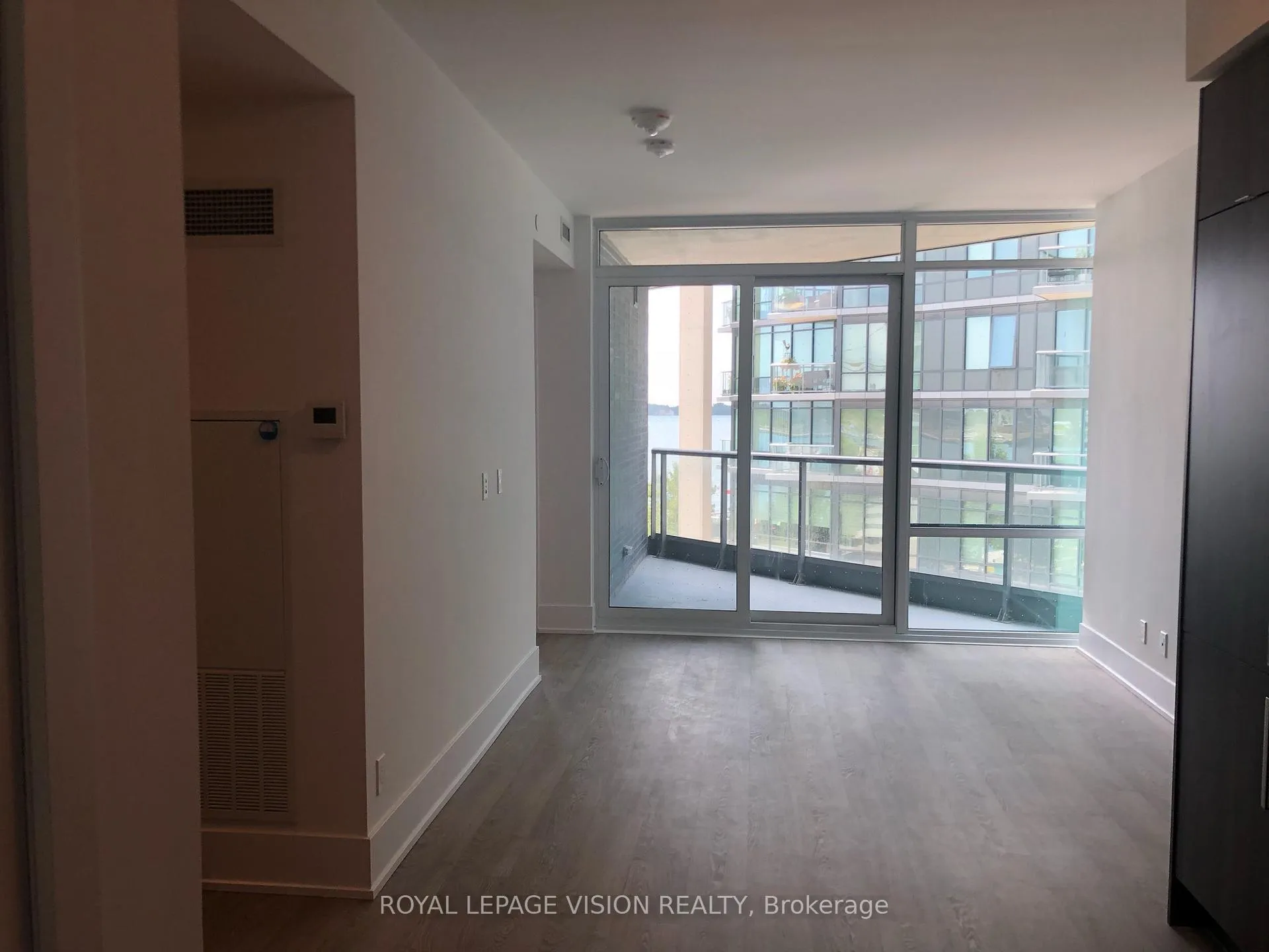 Photo 13 of Unit 302, 1 Edgewater Drive, Toronto, Waterfront Communities — HOMEH