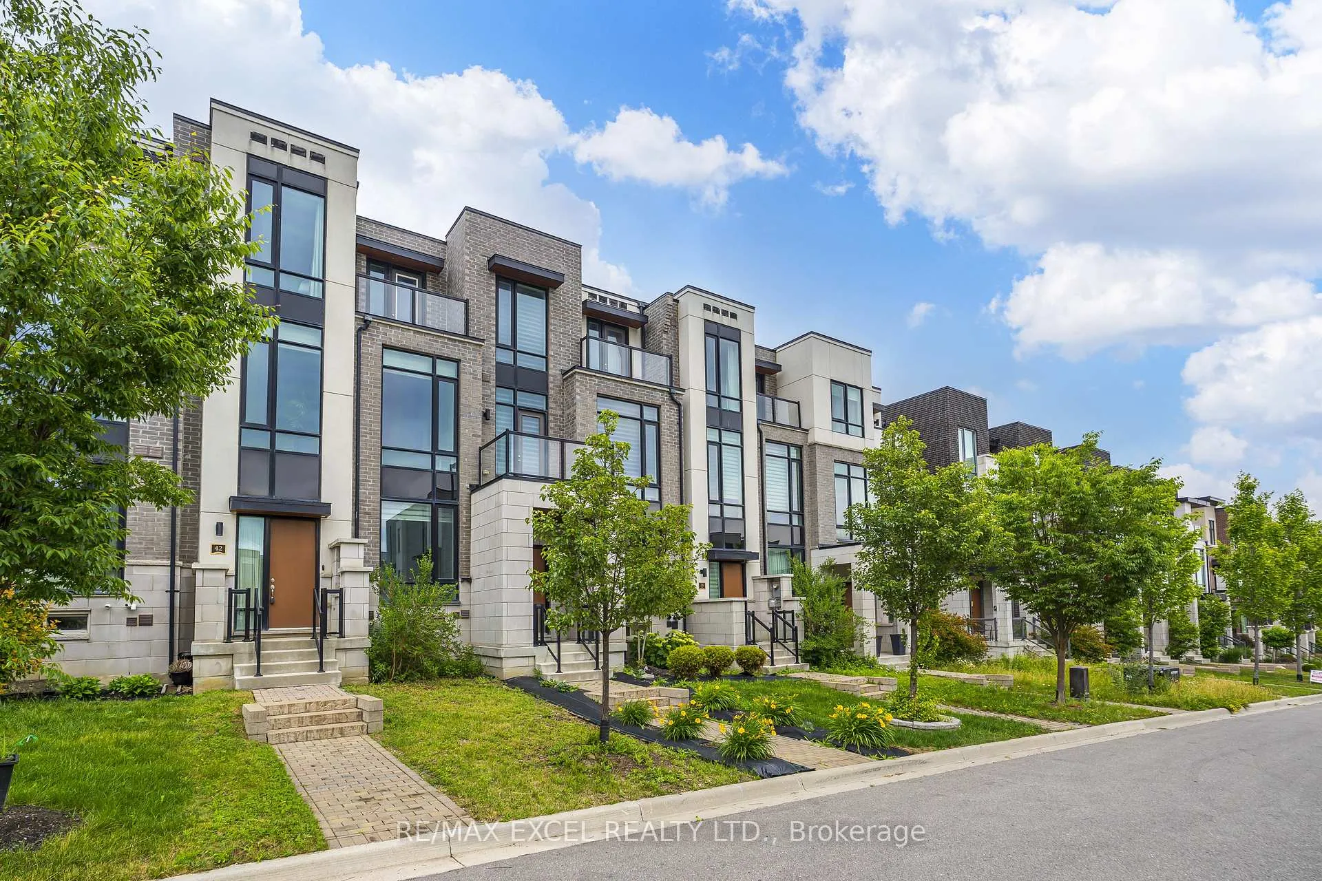 Photo 1 of 42 Aylin Crescent, Vaughan, Patterson — HOMEH