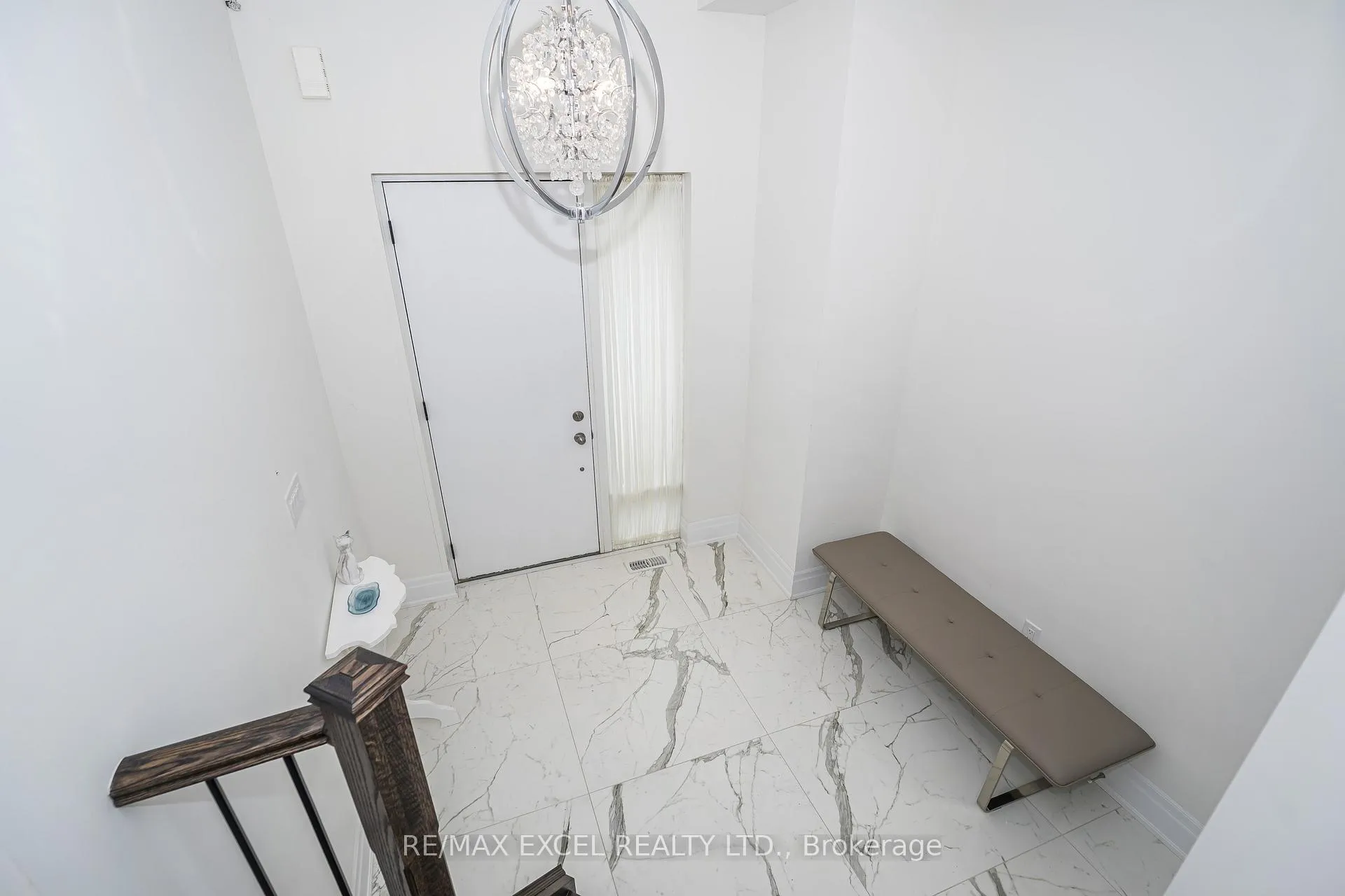 Photo 3 of 42 Aylin Crescent, Vaughan, Patterson — HOMEH
