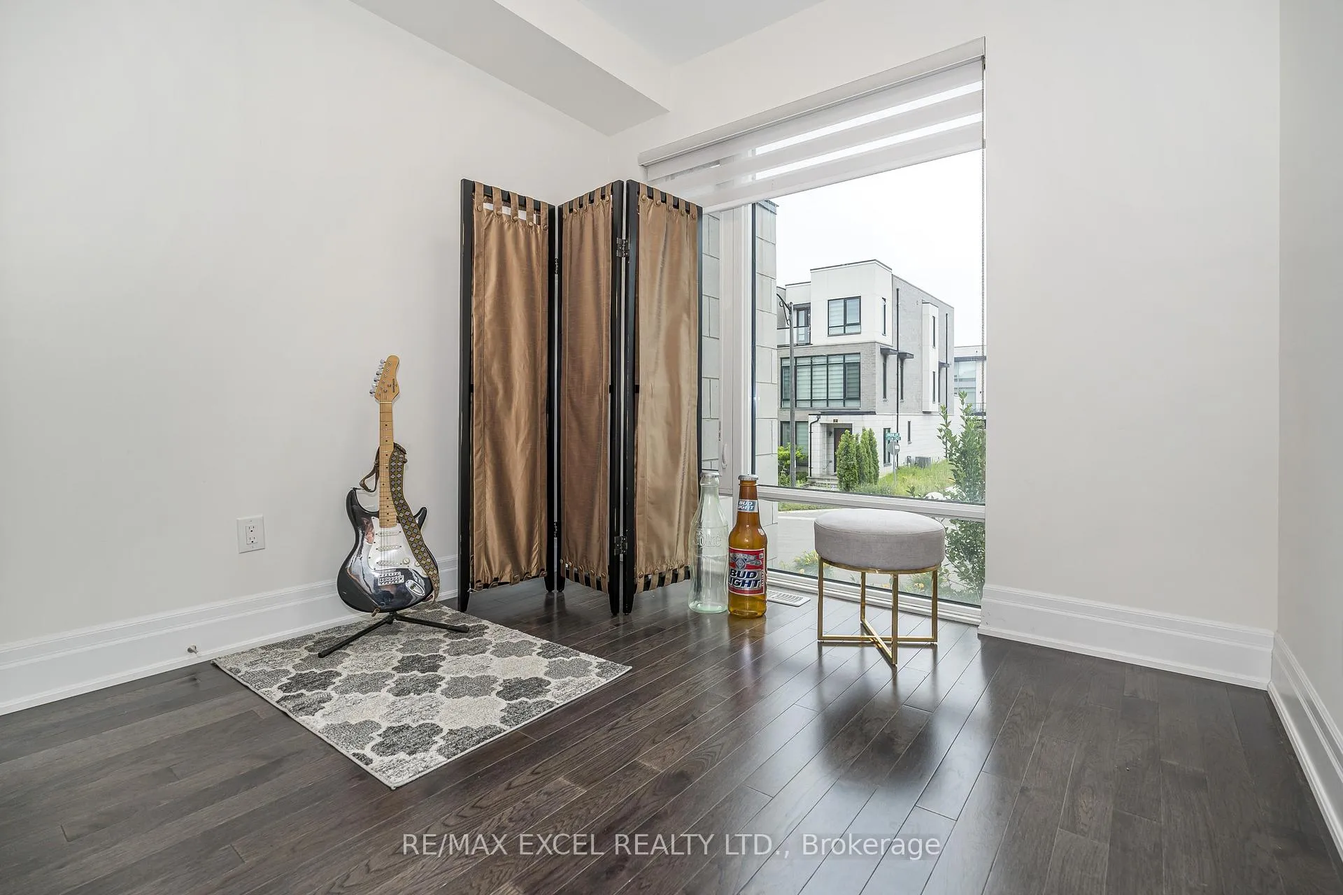 Photo 5 of 42 Aylin Crescent, Vaughan, Patterson — HOMEH