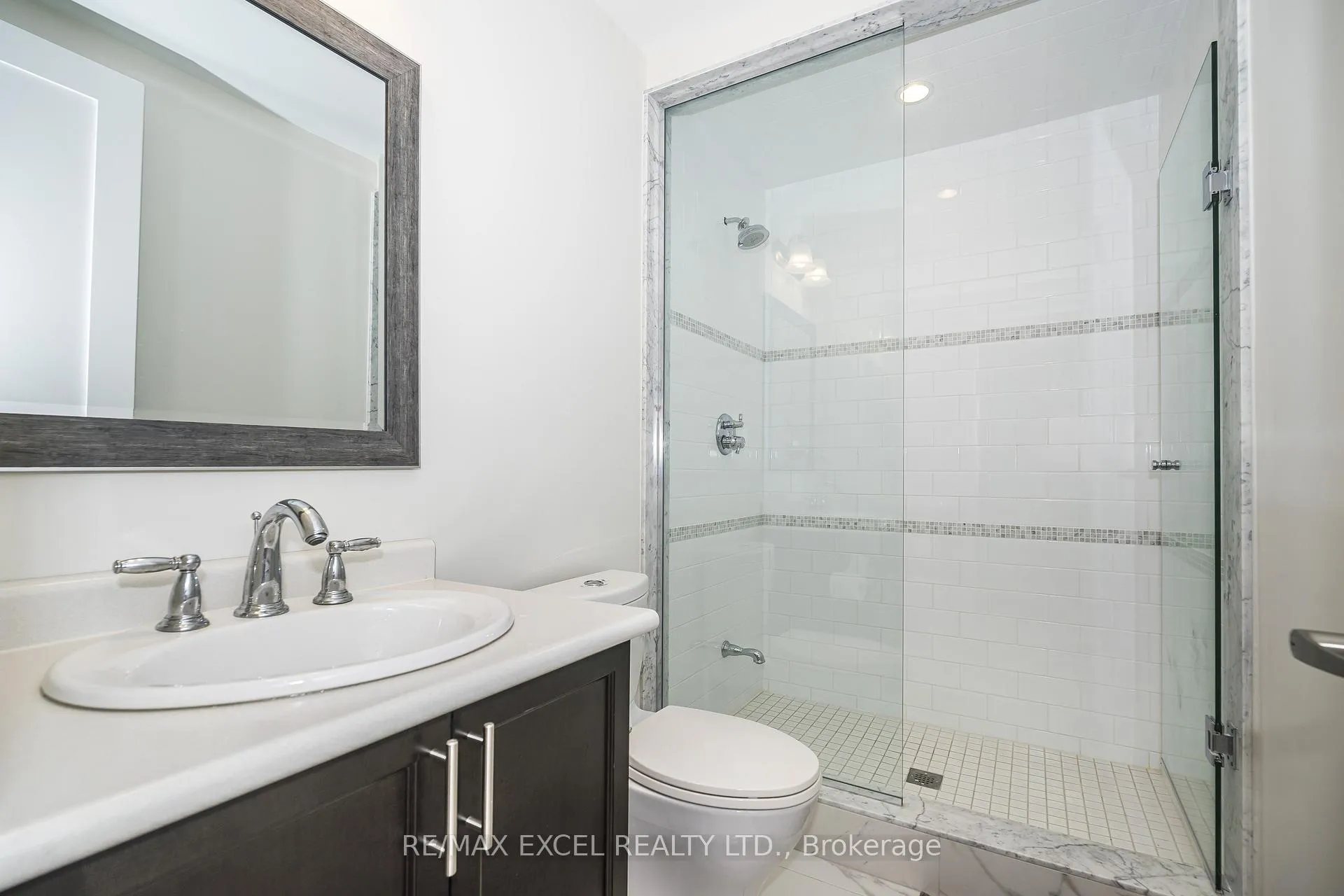Photo 6 of 42 Aylin Crescent, Vaughan, Patterson — HOMEH