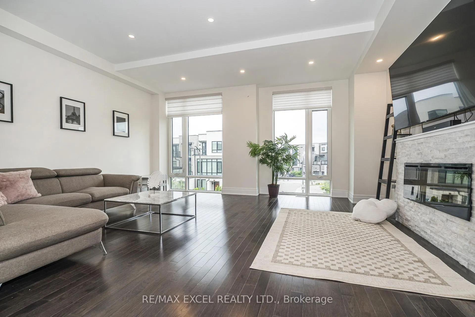Photo 8 of 42 Aylin Crescent, Vaughan, Patterson — HOMEH